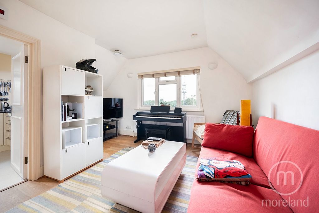 Property photo 2 of 12 3192055