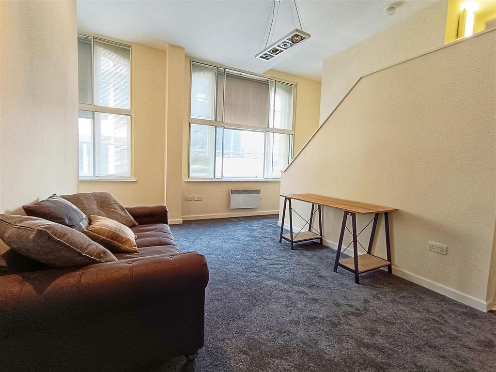 Property photo 1 of 11 Living Room