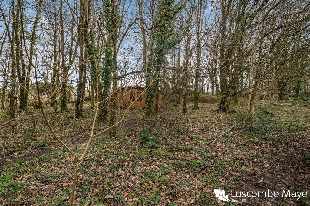 Property photo 2 of 20