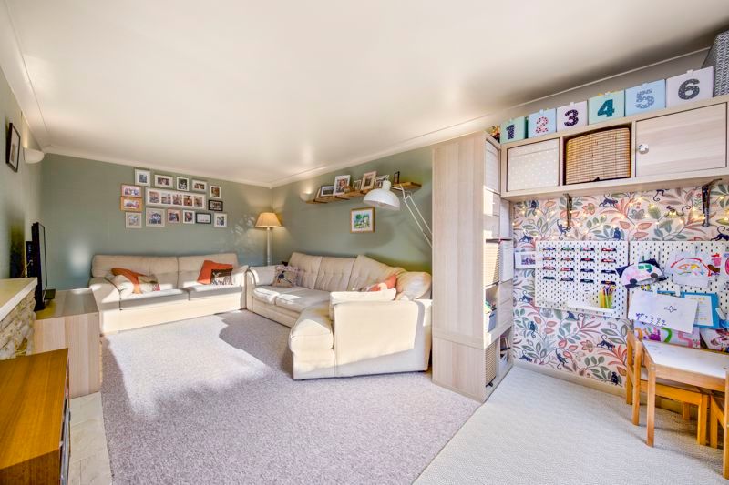 Property photo 3 of 33 Living-Room