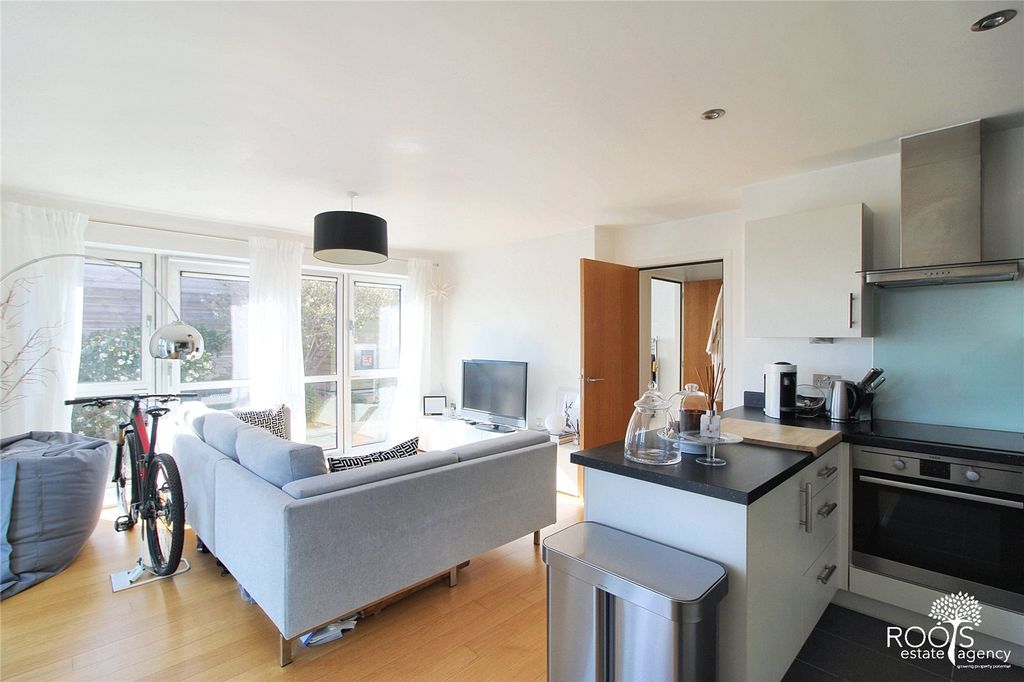 Property photo 2 of 8 Picture No. 05