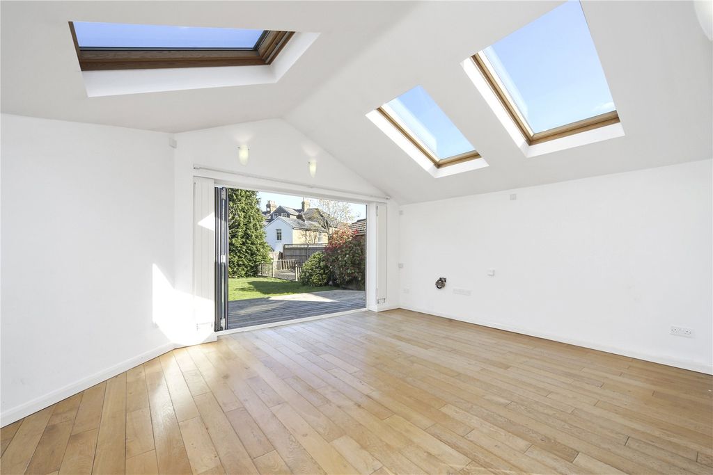 Property photo 3 of 10 Picture No. 12