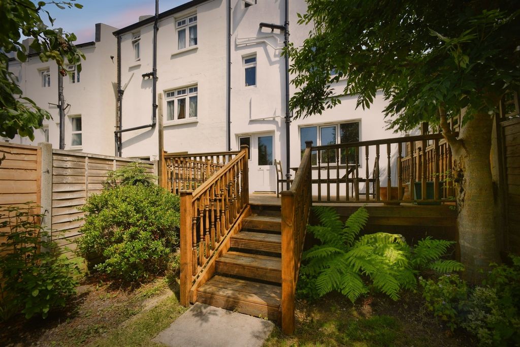 Property photo 2 of 23