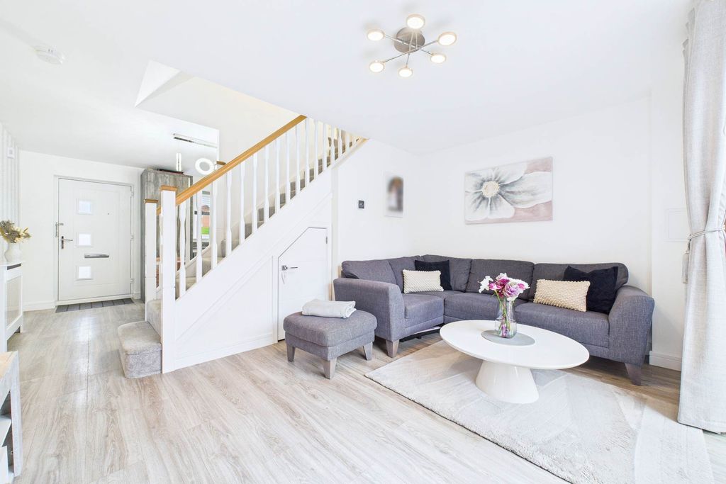 Property photo 3 of 23