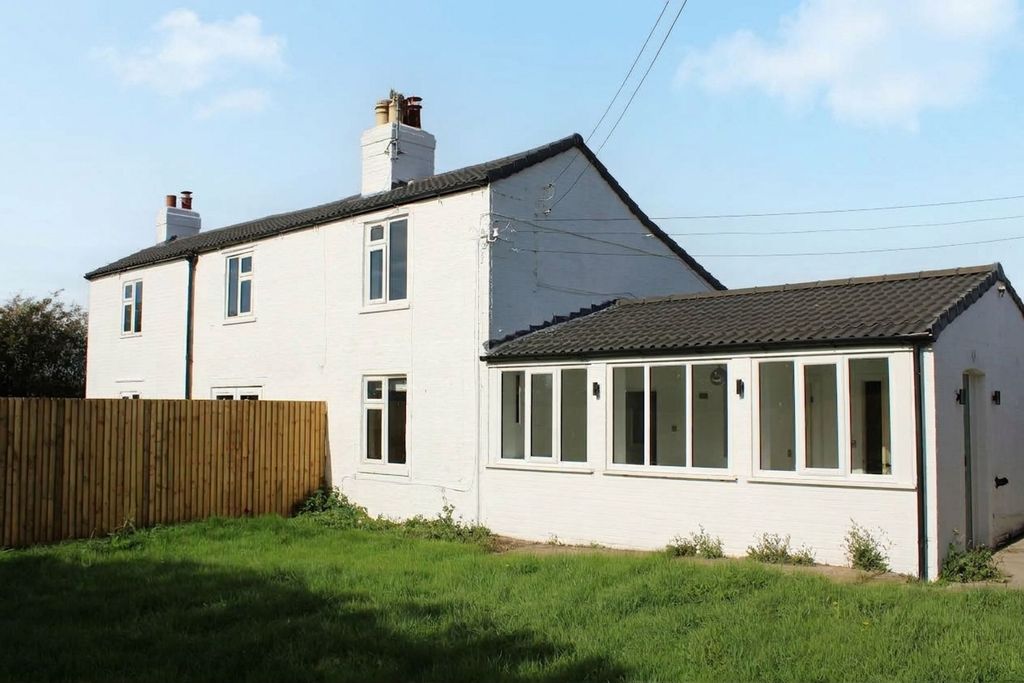 Property photo 1 of 18 Grange Cottages 2