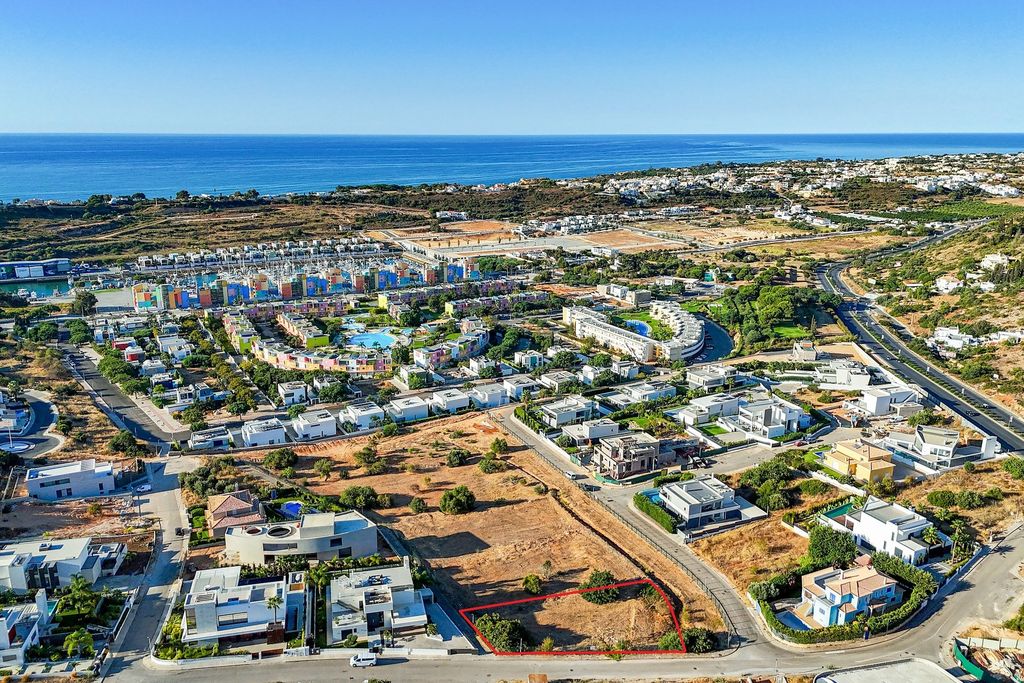 Property photo 1 of 6 Exclusive Land For Construction At Albufeira Marina