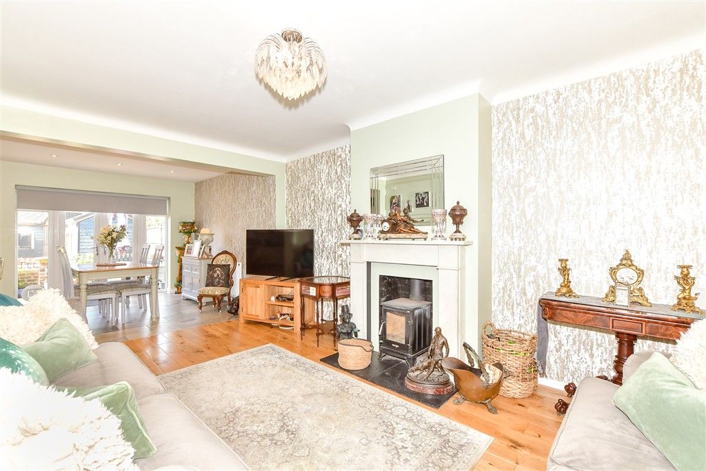 Property photo 2 of 9 Lounge