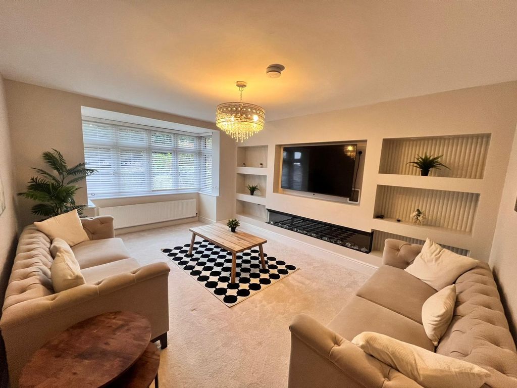 Property photo 2 of 32