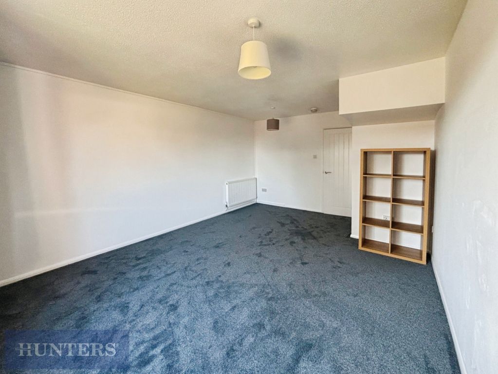 Property photo 3 of 12 Pbox-Bedroom-343660.Jpg