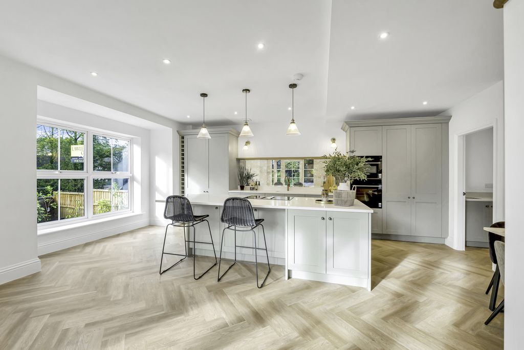 Property photo 2 of 23