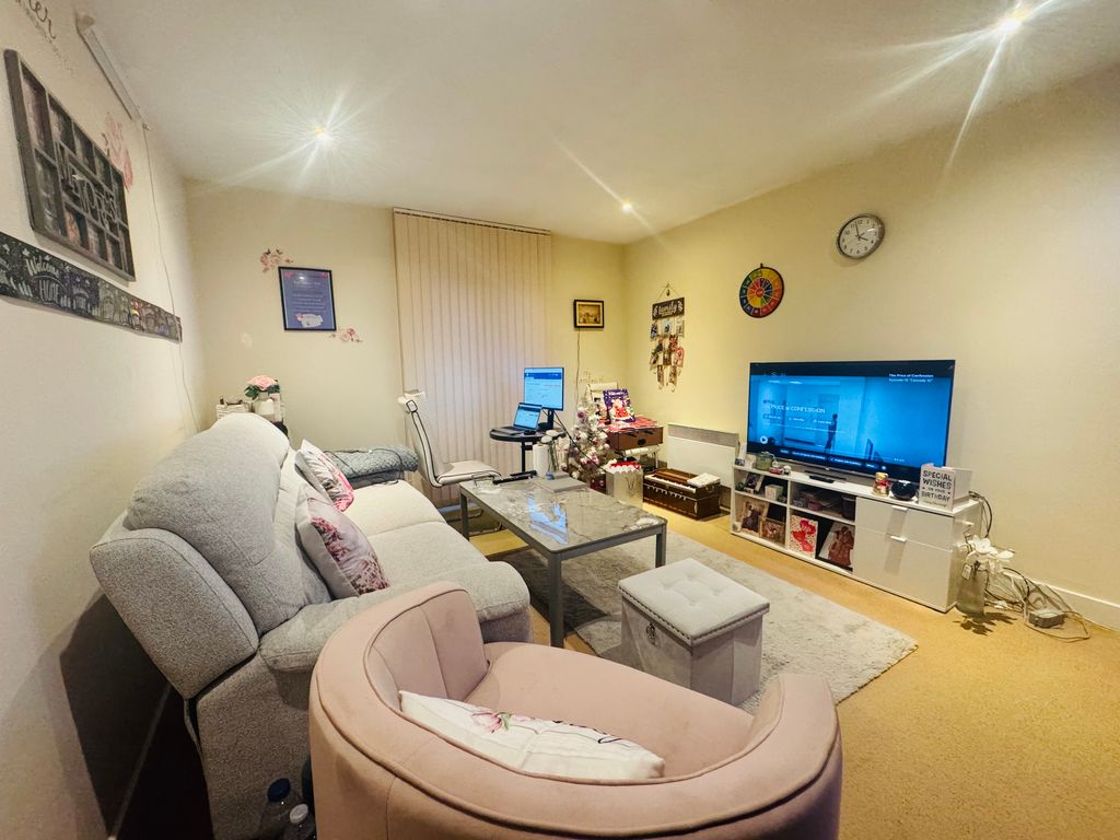 Property photo 2 of 7 Living Room