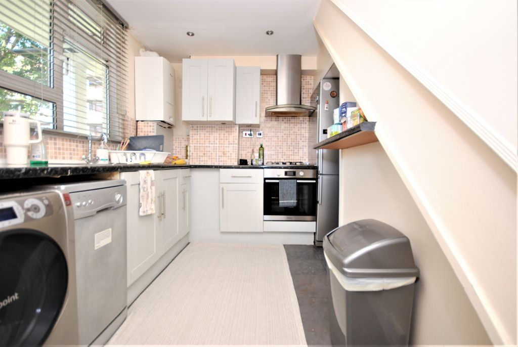 Property photo 3 of 7 Kitchen