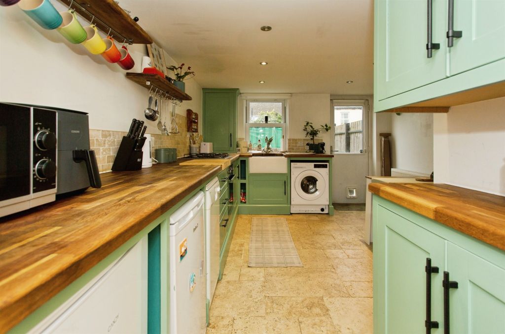 Property photo 2 of 20