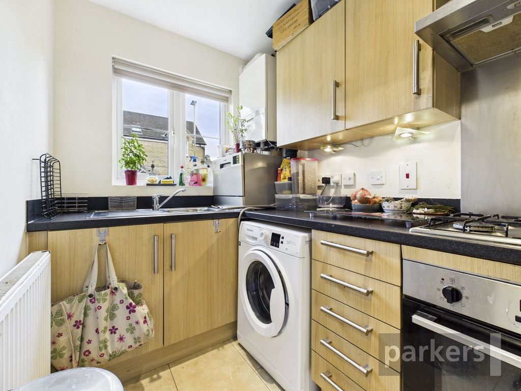 Property photo 3 of 11 Kitchen