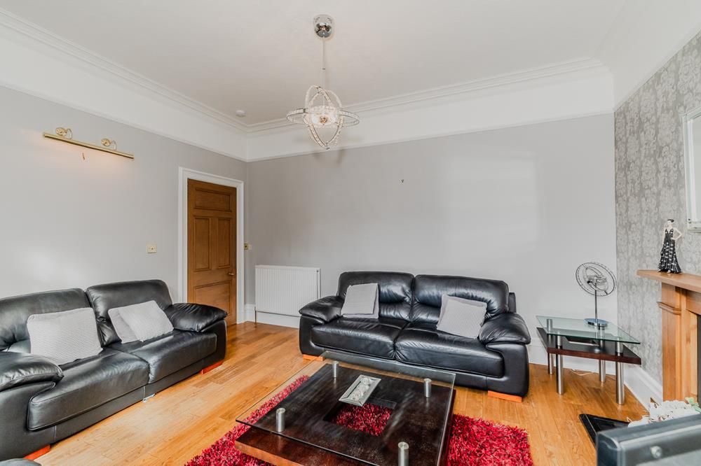 Property photo 3 of 20 4 Fonthill Terrace−4