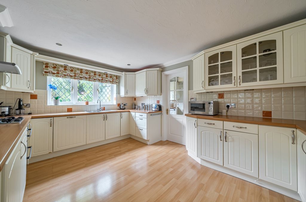 Property photo 2 of 24 Kitchen