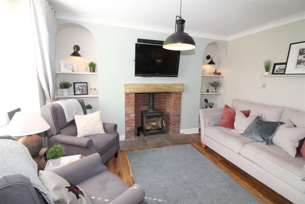 Property photo 3 of 40 Lounge