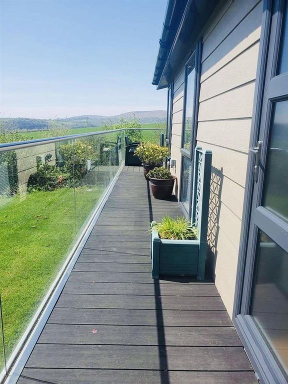 Property photo 2 of 37 6Web7.Jpg