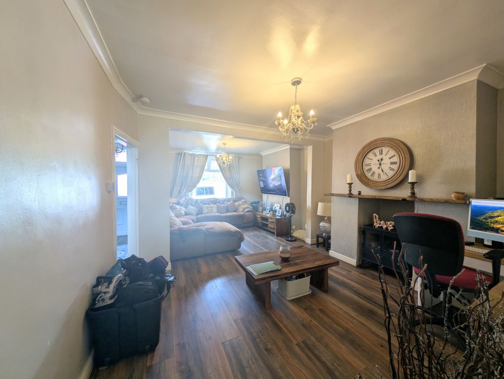 Property photo 3 of 24 Lounge