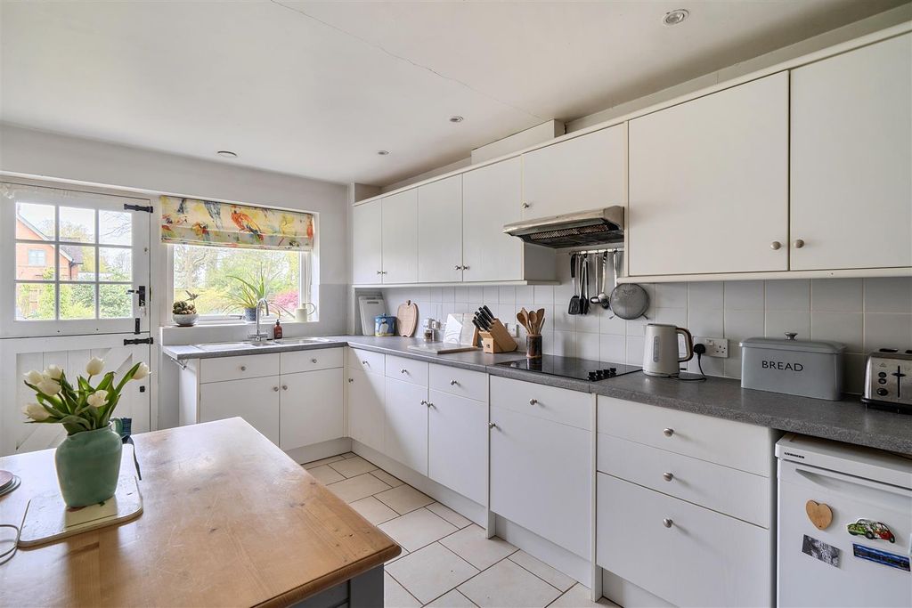 Property photo 3 of 18 Kitchen