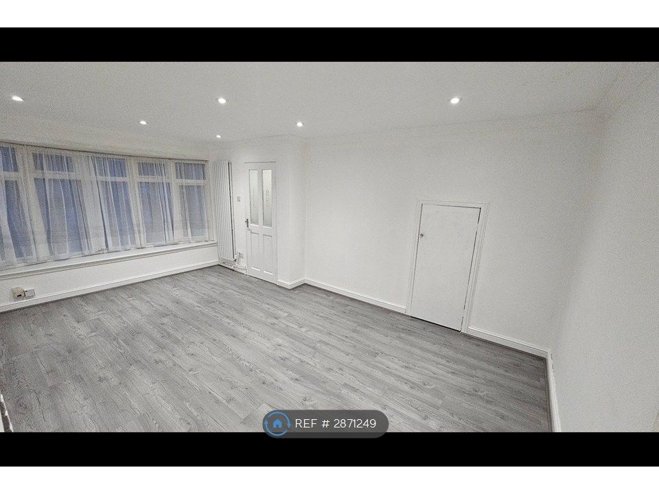 Property photo 2 of 12 Living &amp; Dinning Rooms