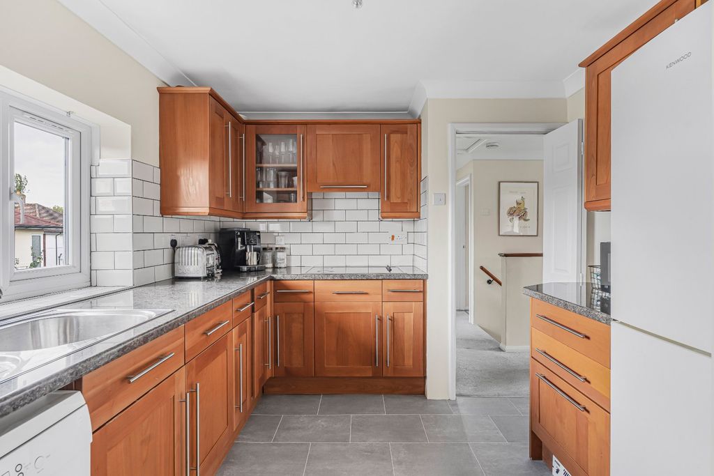 Property photo 3 of 21 Picture No. 15