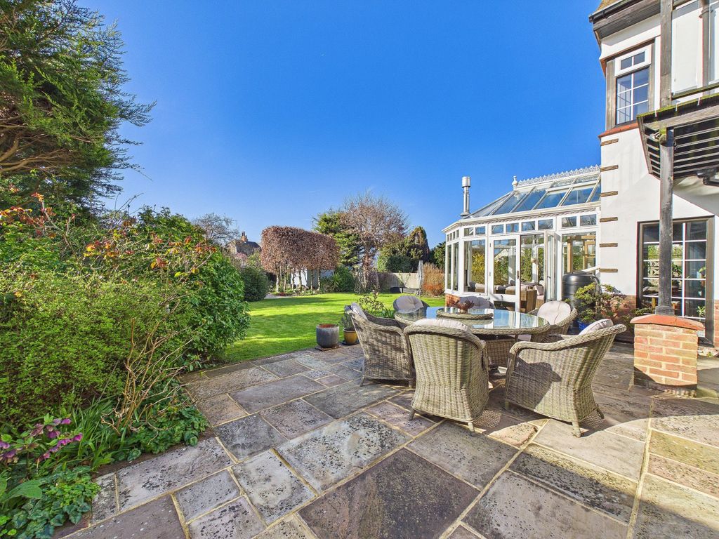 Property photo 2 of 36 Private Garden