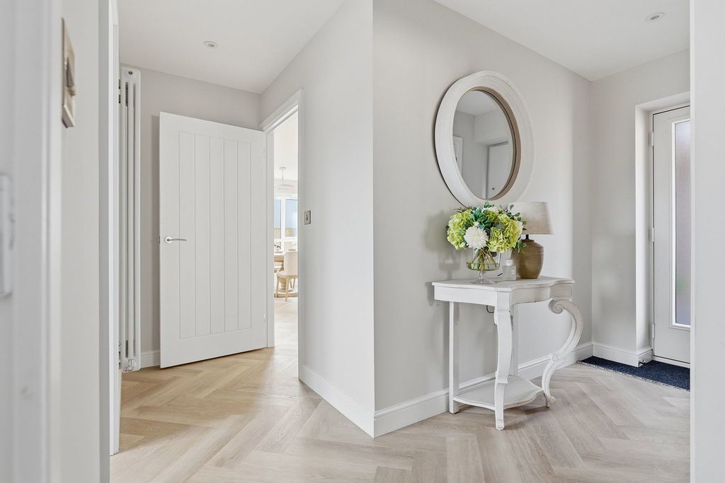 Property photo 3 of 32