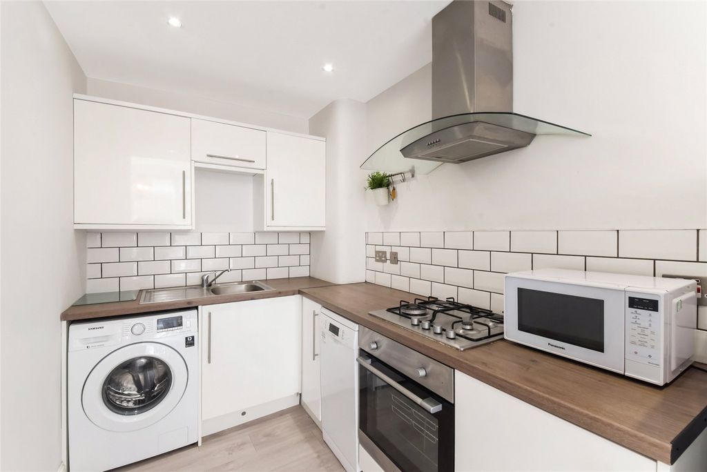 Property photo 3 of 15 Kitchen
