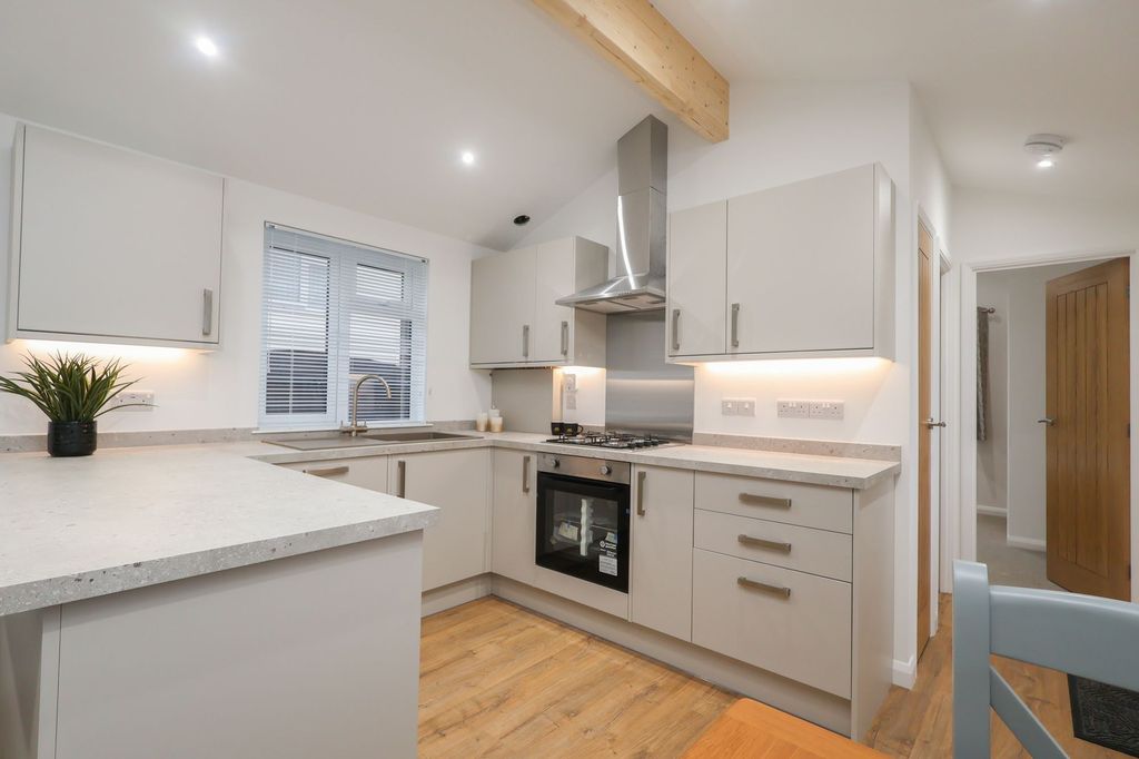 Property photo 2 of 18 Kitchen