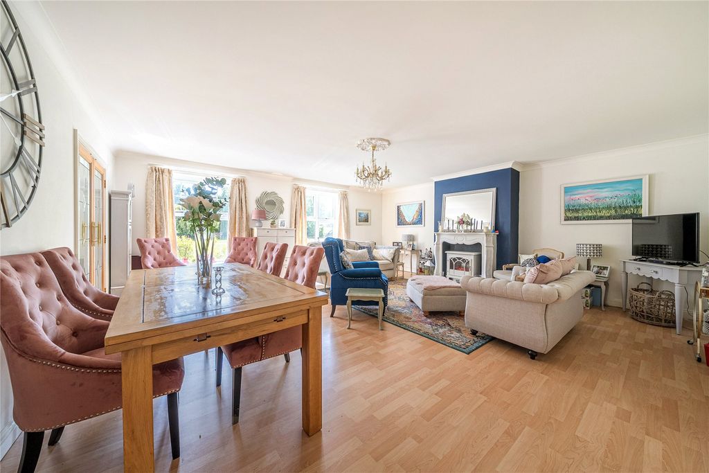 Property photo 2 of 11 Lounge/Diner