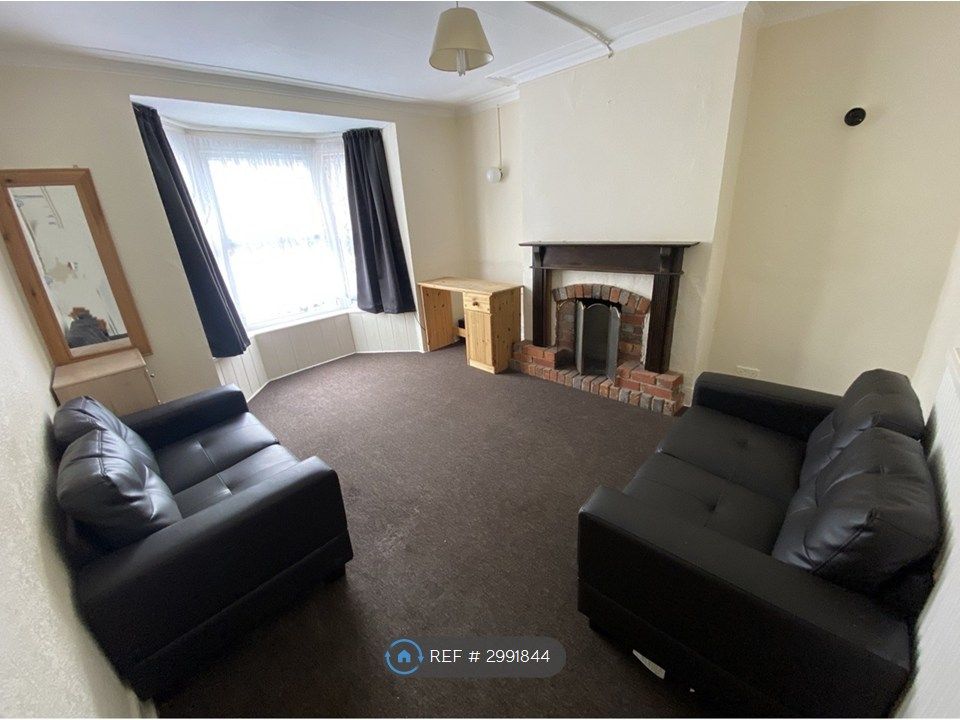 Property photo 3 of 14 Lounge