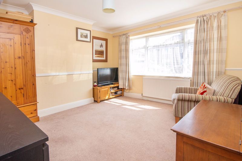 Property photo 3 of 11 Lounge