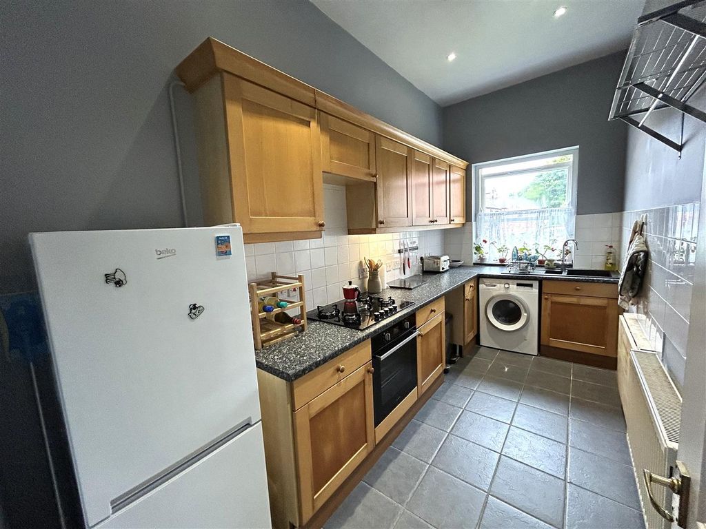 Property photo 2 of 9 Kitchen