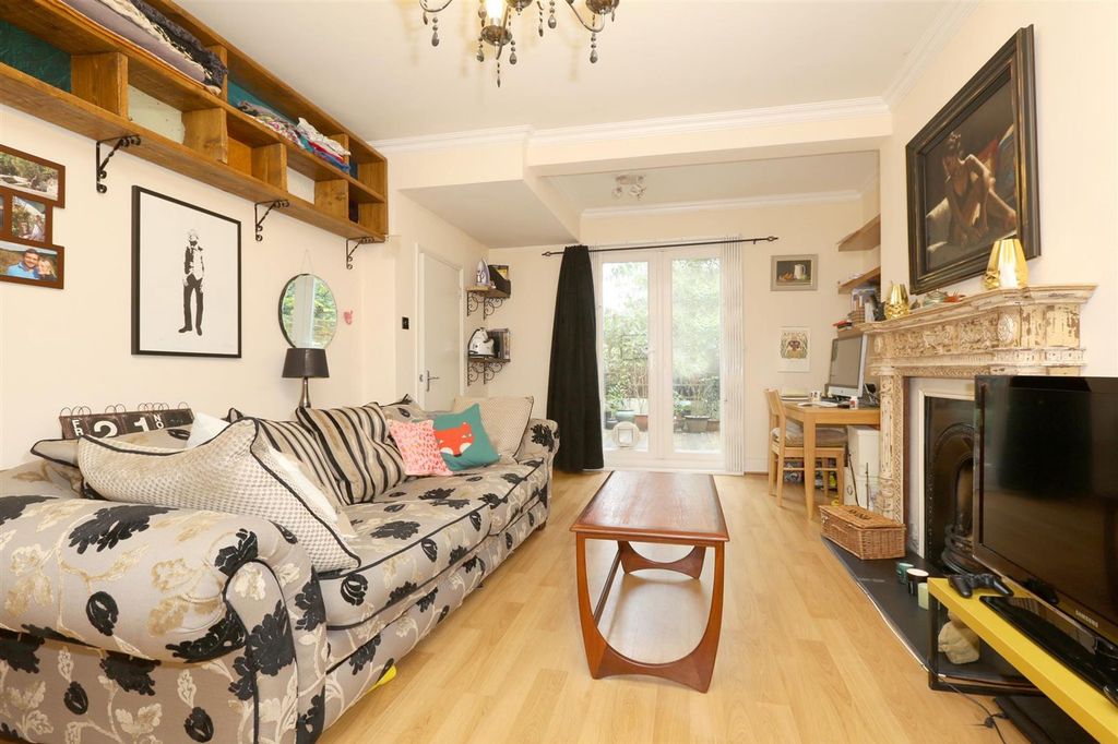 Property photo 2 of 8