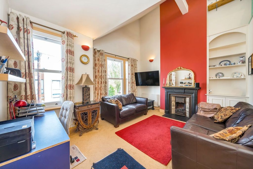 Property photo 2 of 6