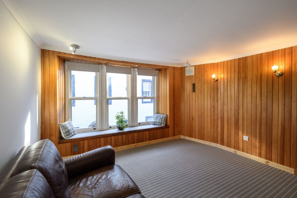 Property photo 3 of 19 Sitting Room