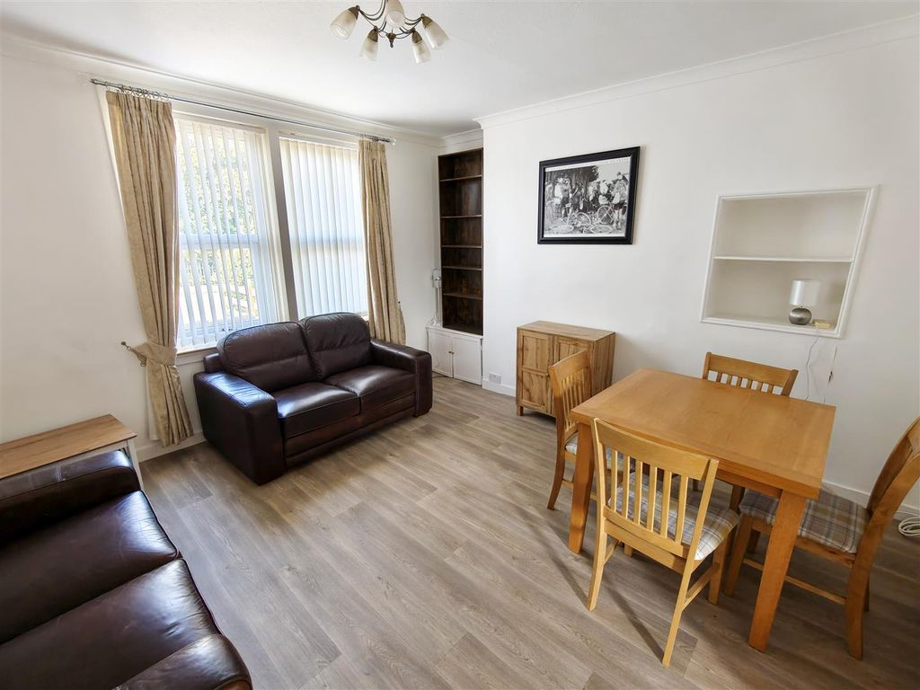 Property photo 3 of 13 02_Lounge.Jpg