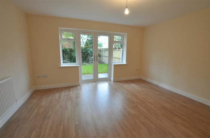 Property photo 2 of 5 Living Room