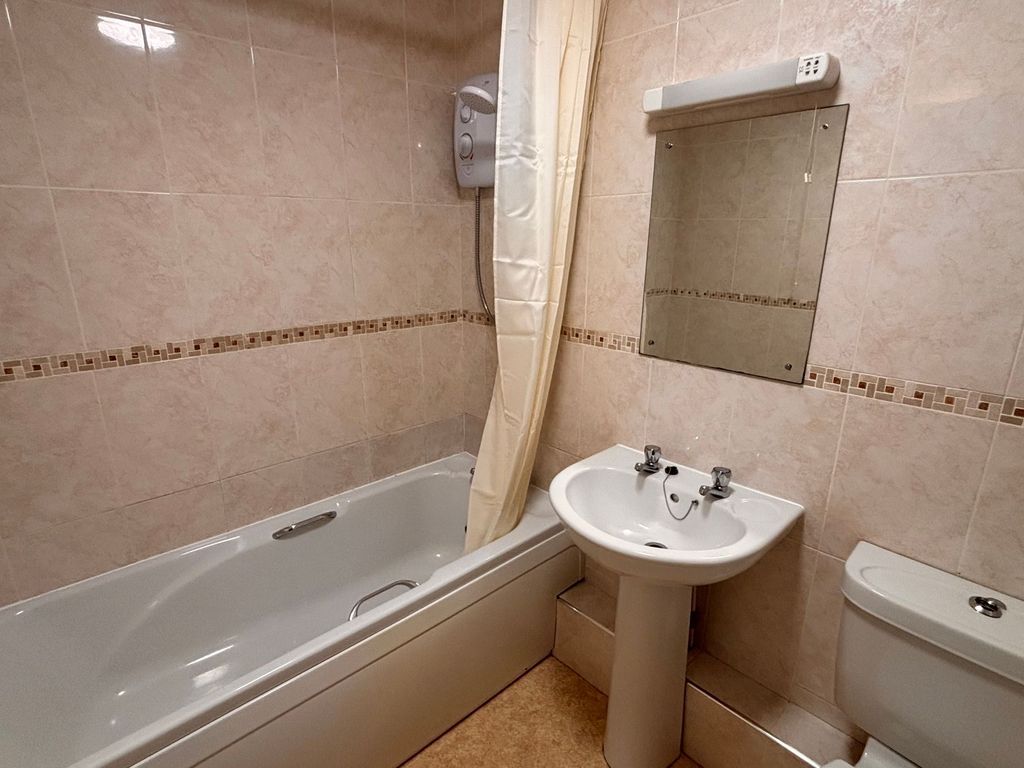 Property photo 3 of 6 Bathroom