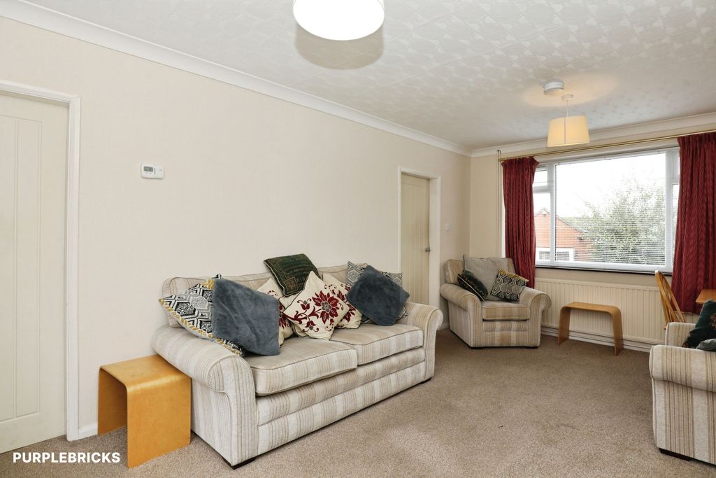 Property photo 3 of 27