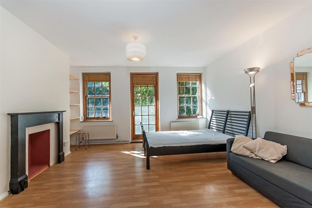 Property photo 3 of 7 Studio 2.Jpg