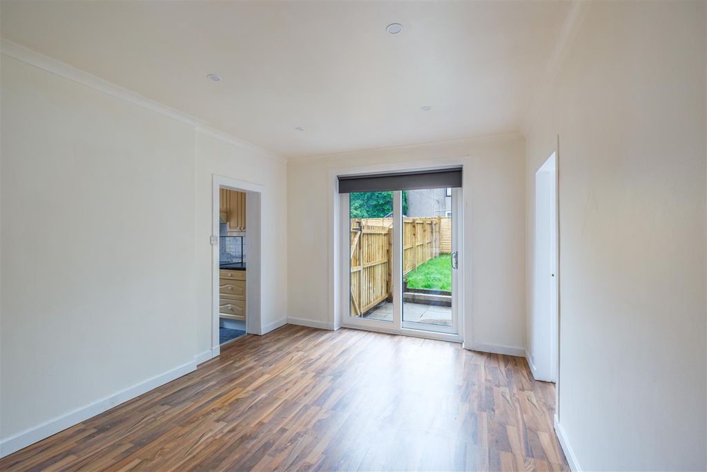 Property photo 2 of 17 Kingsbridge Drive-13.Jpg