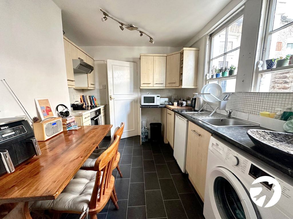 Property photo 3 of 18 Picture 3