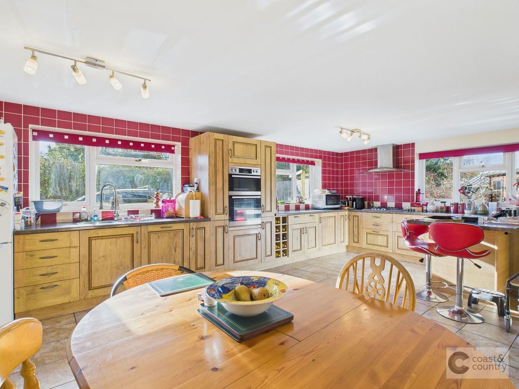 Property photo 3 of 27