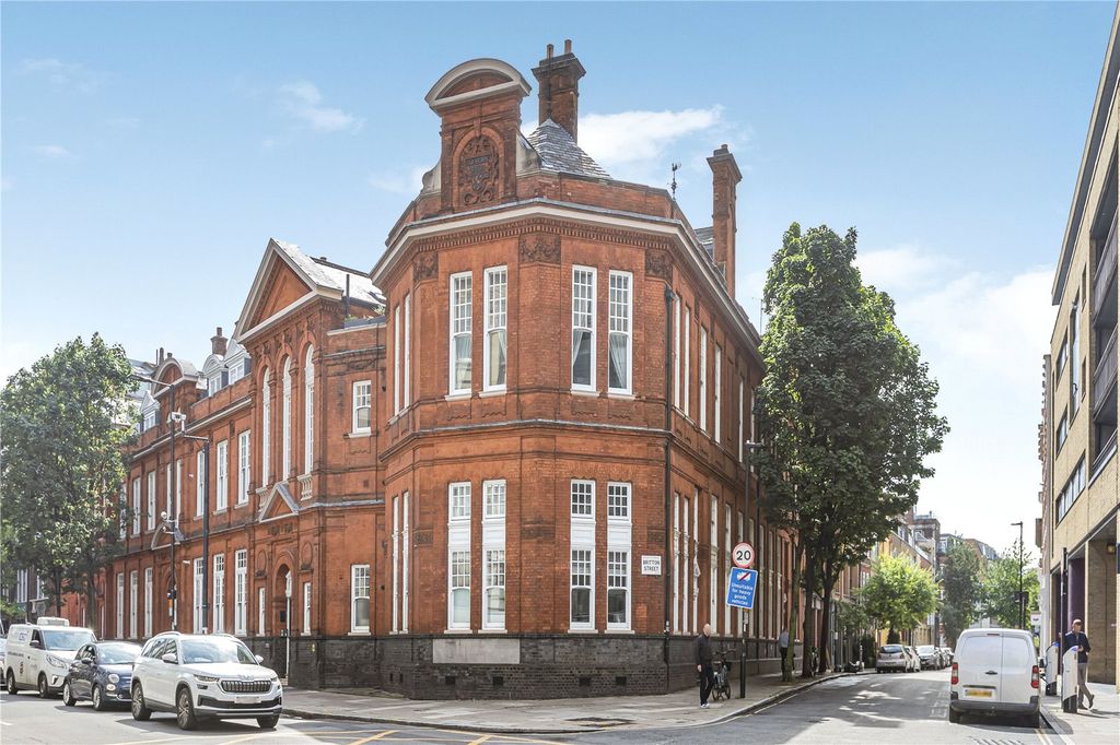 Property photo 3 of 18 Exterior