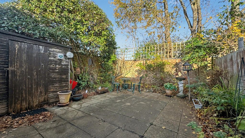 Property photo 2 of 7 Outside