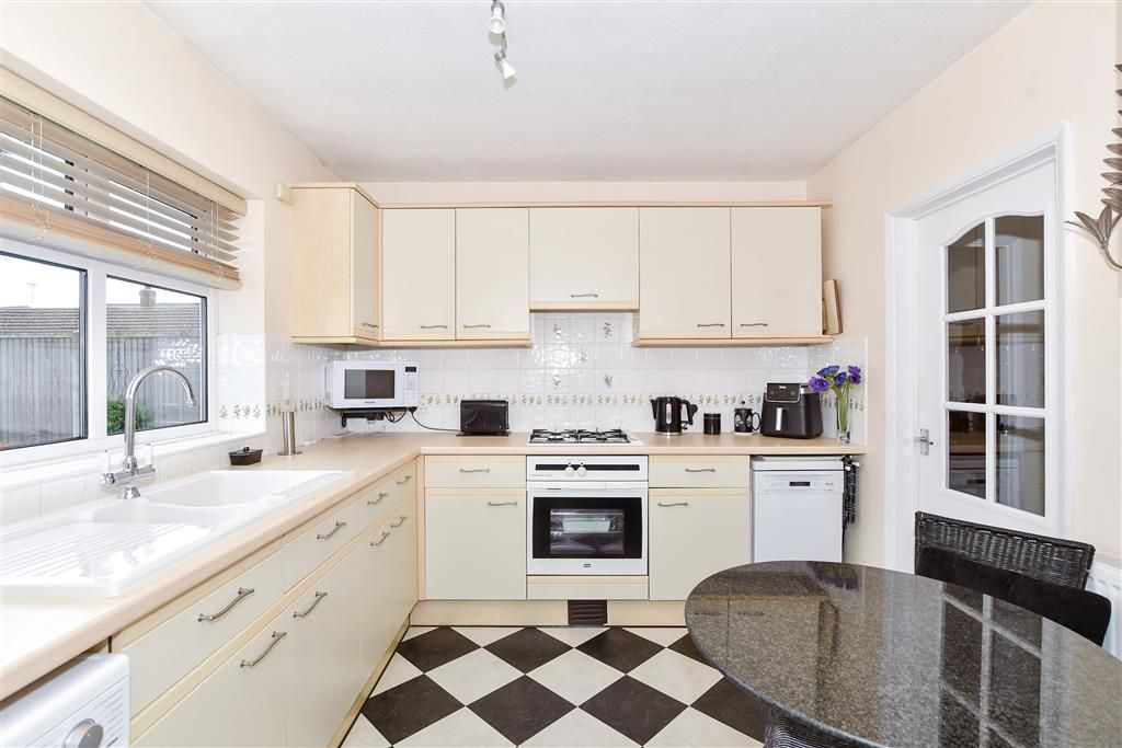Property photo 1 of 9 Kitchen