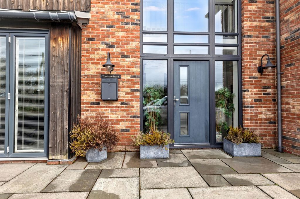 Property photo 1 of 27