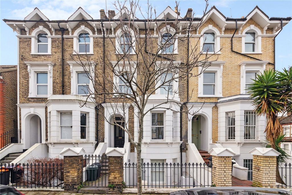 Property photo 3 of 11 External